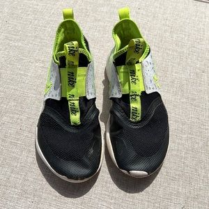 Nike Boys FlexRunner size 4Y